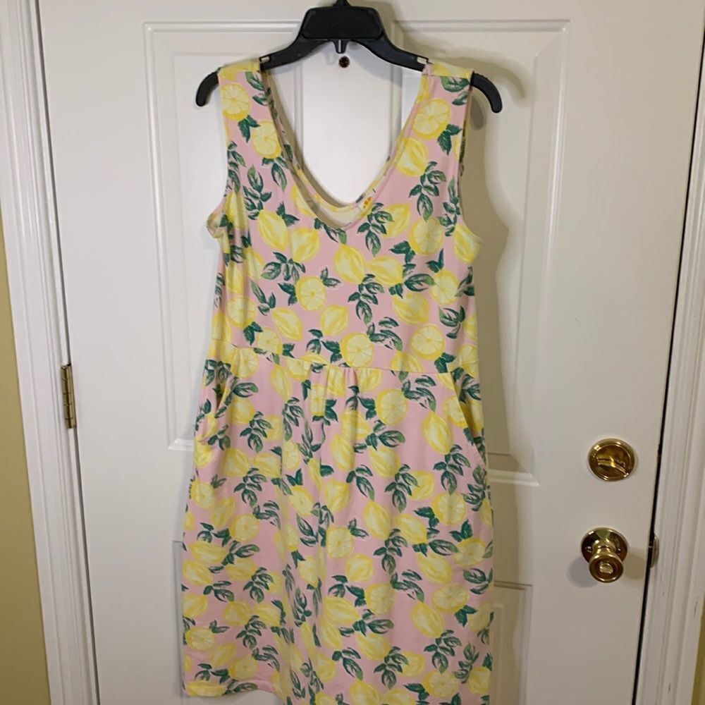 C&C California Size XL large V-neck pocketed dress with lemon design